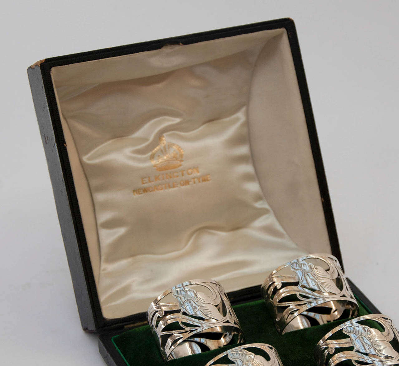 British Cased Set of 4 Art Nouveau Silver Napkin Rings by Elkington & Co. 1902 For Sale